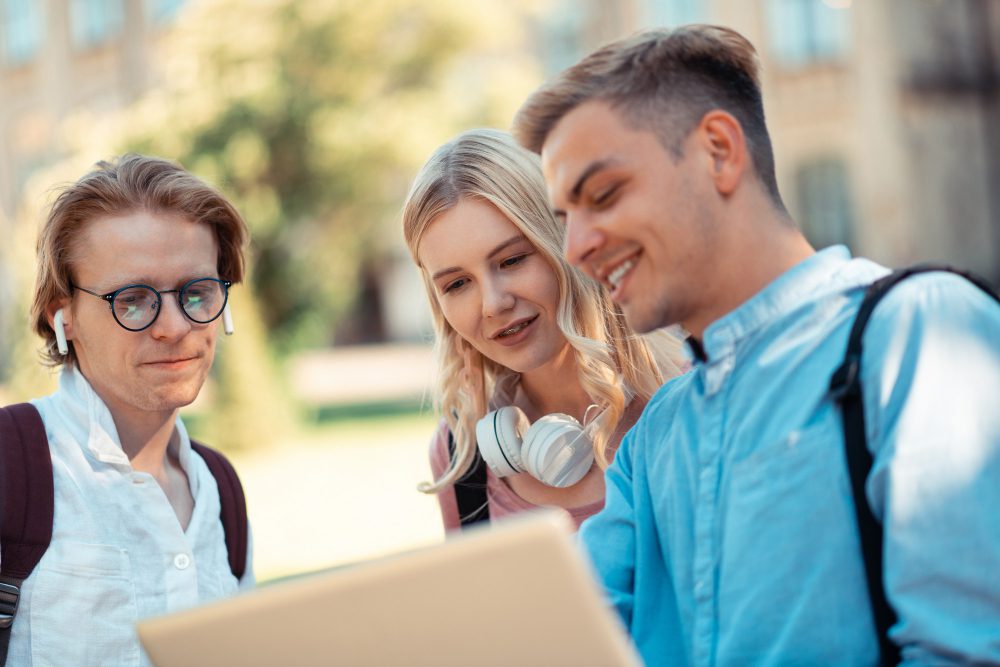 עבודה סמינריונת בכלכלה - סטודנטים מדברים